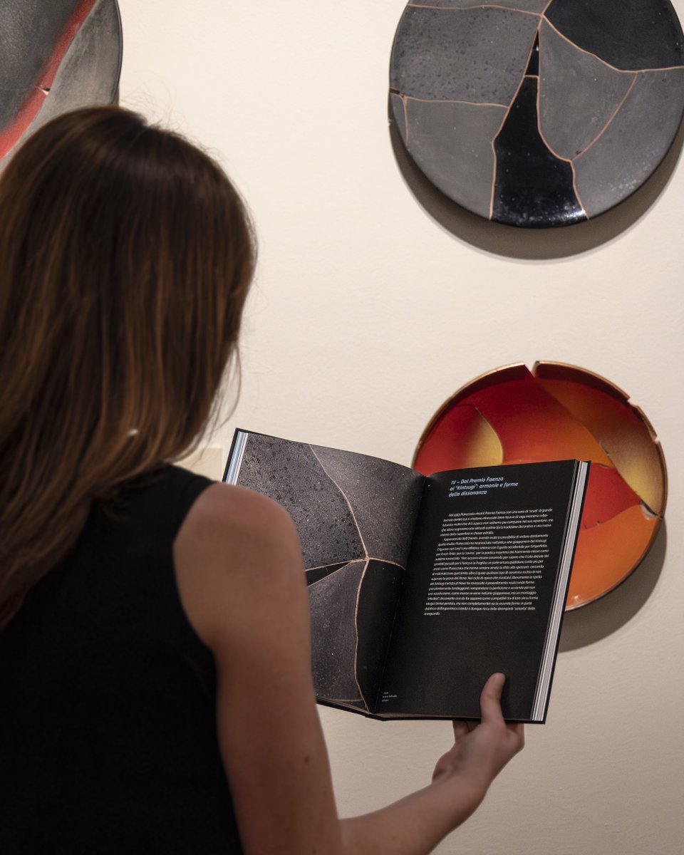 Scopri l’opera di Pianezzola nel catalogo che accompagna la mostra “Pompeo Pianezzola (1925-2012)”! Il catalogo è in vendita nel nostro shop online e presso il bookshop dei Musei Civici di Bassano del Grappa. Acquistalo ora al link bit.ly/3SJgFIY