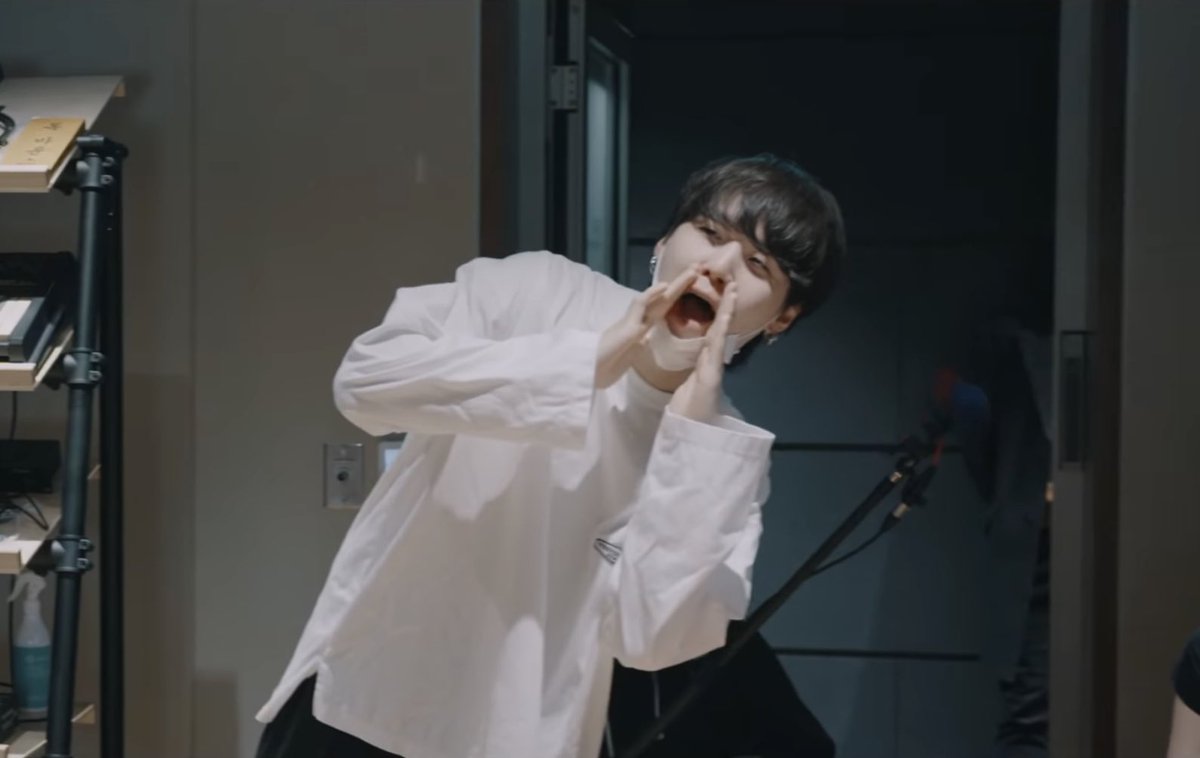 mandaroongi's tweet photo. BTS IS BACK WHEN YOONGI IS BACK https://t.co/qVcLBpIat9