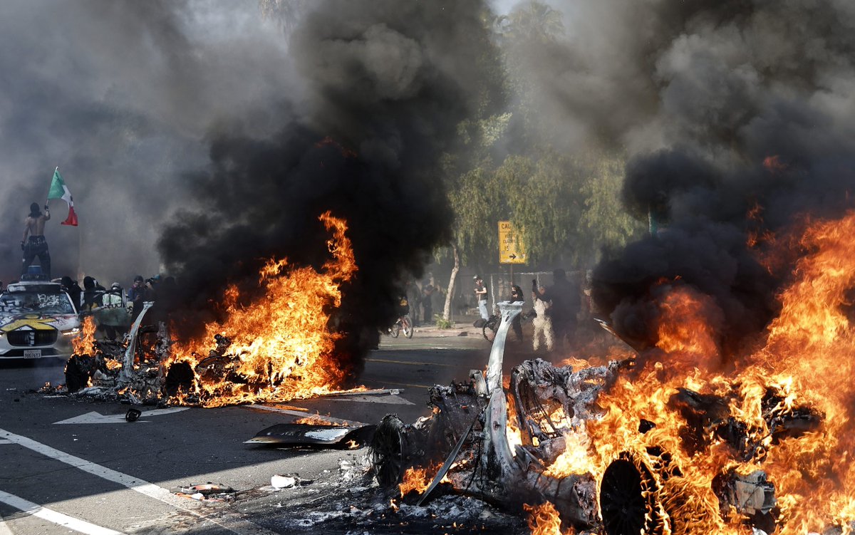 lorenavitcampos's tweet image. 9/
In the face of repression, people rose up. But protest isn’t enough. We need organization: defense committees, strike networks, and revolutionary leadership that can build power from below. That’s how we win. #OrganizeTheResistance #WorkingClassPower #RevolutionaryHope…