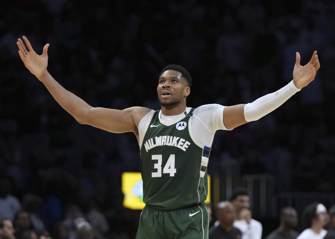 BREAKING: Giannis Antetokounmpo has confirmed his plans to stay with the Milwaukee Bucks. 

In a recent interview with <a href="/Eurohoopsnet/">Eurohoops</a>, Giannis expressed how he hopes to get back to the NBA Finals soon, specifically with the Milwaukee Bucks. 

GIANNIS IS HERE TO STAY
#FearTheDeer