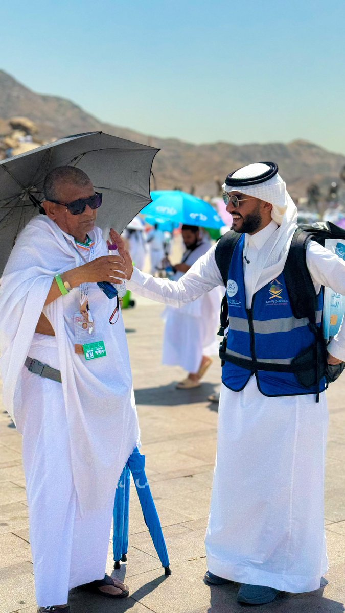 ختامها مسك و نجاح..
الحمد لله ربّ العالمين

بدأت تغطيتنا لـ موسم الحج مع (مكارم) من مطار المدينة المنورة، مروراً بـ منفذ الوديعة، ومطار جدة الدولي، ثم المشاعر المقدّسة.. وانتهت بفضل الله بتكريم وزارة الحج والعمرة في حفل الحج الختامي 1446هـ

أهديكم هذا التكريم، وبكم للأمجاد بقية🥇