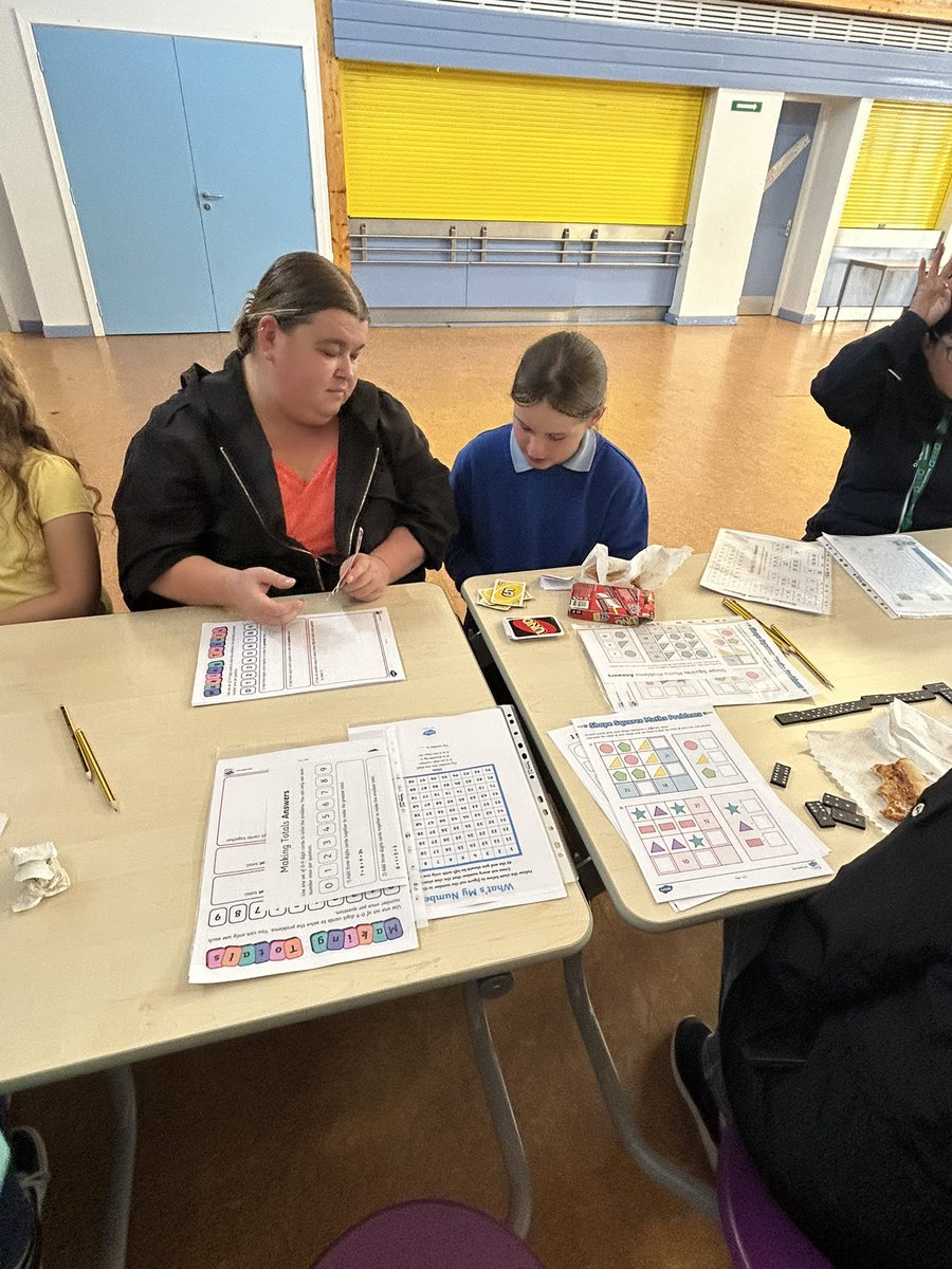 AddiewellPS's tweet image. What a great time at family learning this afternoon. We had fun playing numeracy games with a slice of pizza to help find the answers. Thanks to Claire at Adult Learning for organising.