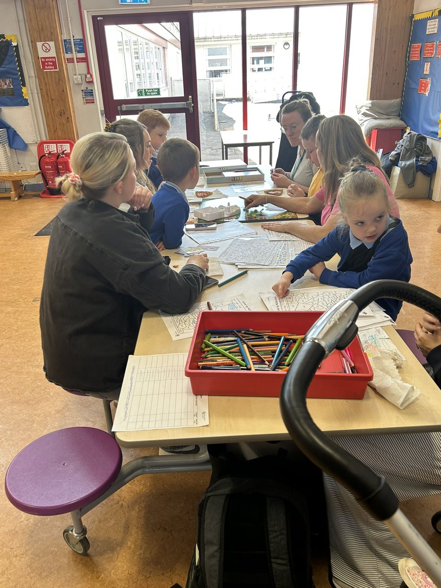 AddiewellPS's tweet image. What a great time at family learning this afternoon. We had fun playing numeracy games with a slice of pizza to help find the answers. Thanks to Claire at Adult Learning for organising.