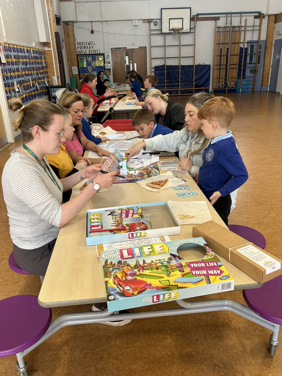 AddiewellPS's tweet image. What a great time at family learning this afternoon. We had fun playing numeracy games with a slice of pizza to help find the answers. Thanks to Claire at Adult Learning for organising.
