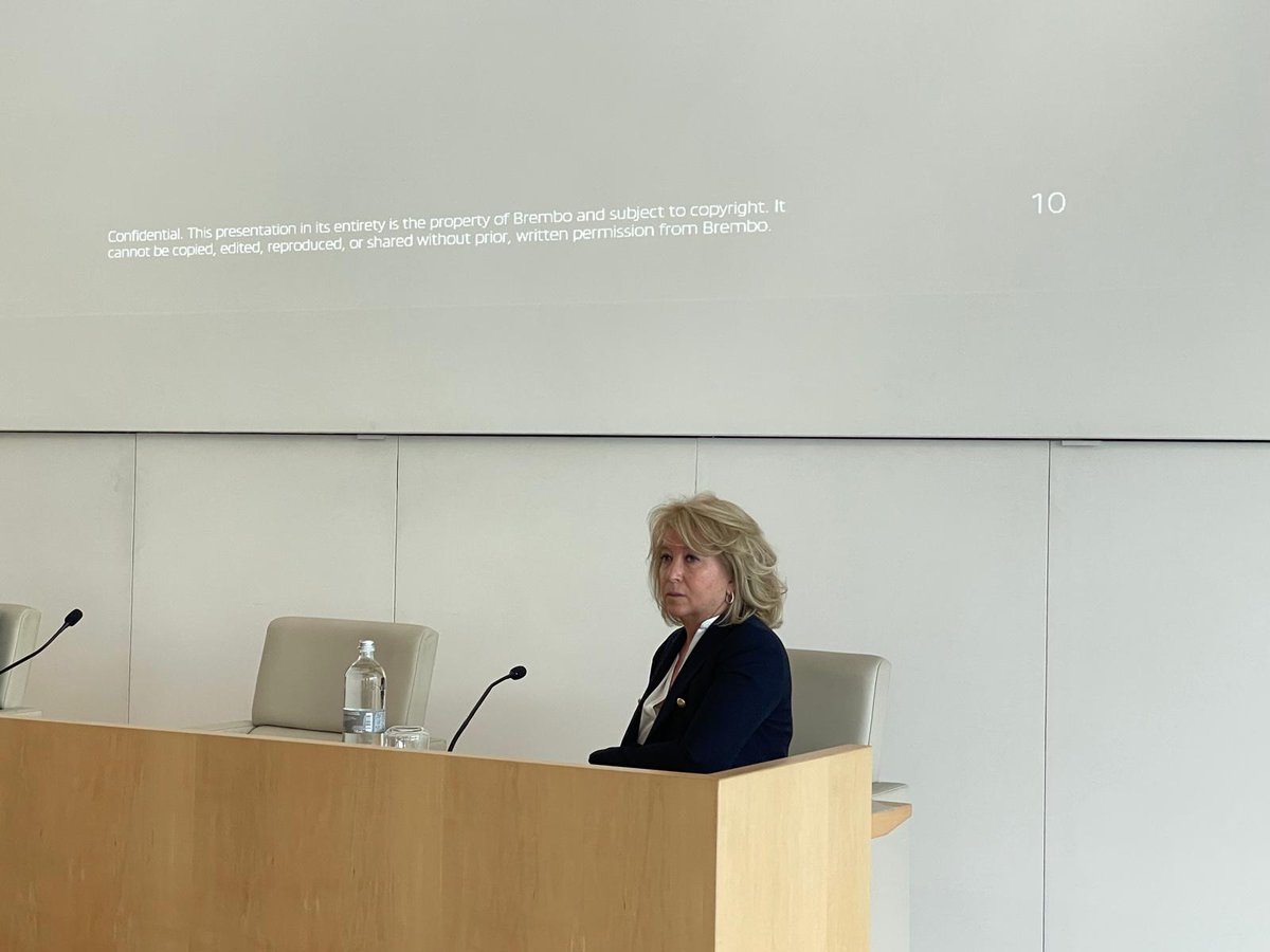 🗣️ Cristina Bombassei ha concluso la prima parte della giornata nell'Auditorium Sensify di <a href="/BremboBrakes/">Brembo</a> con un sentito ringraziamento al VM delle Imprese e del Made in Italy, al Presidente del Comitato Leonardo Sergio Dompé e alla Presidente di <a href="/ConfindustriaBG/">Confindustria Bergamo</a>. 👏🏽