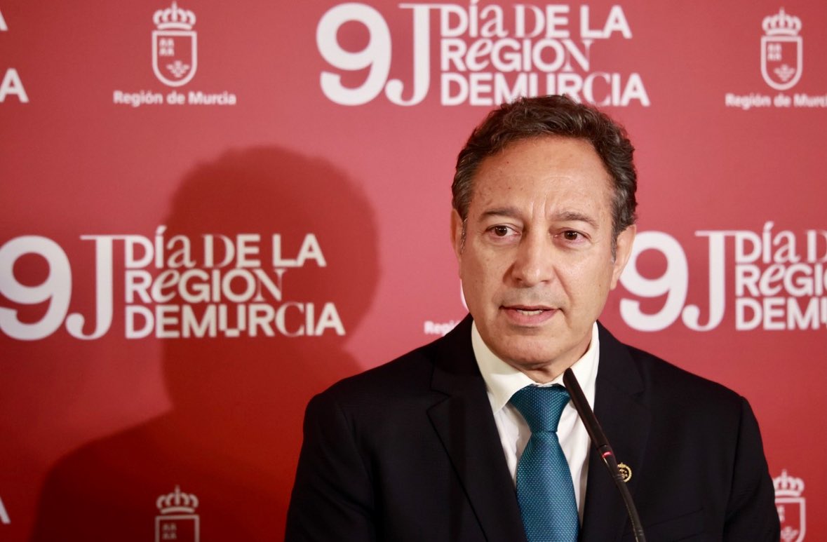 Muy orgulloso de ser INGENIERO SUPERIOR INDUSTRIAL y que nuestro Colegio Profesional <a href="/coiirm/">Colegio Oficial de Ingenieros Industriales</a> haya recibido la insignia de oro de la <a href="/regiondemurcia/">Gobierno de la Región de Murcia</a> por los 175 años de existencia de nuestra profesión reglada, que aporta soluciones, ingenio, profesionalización y progreso social!