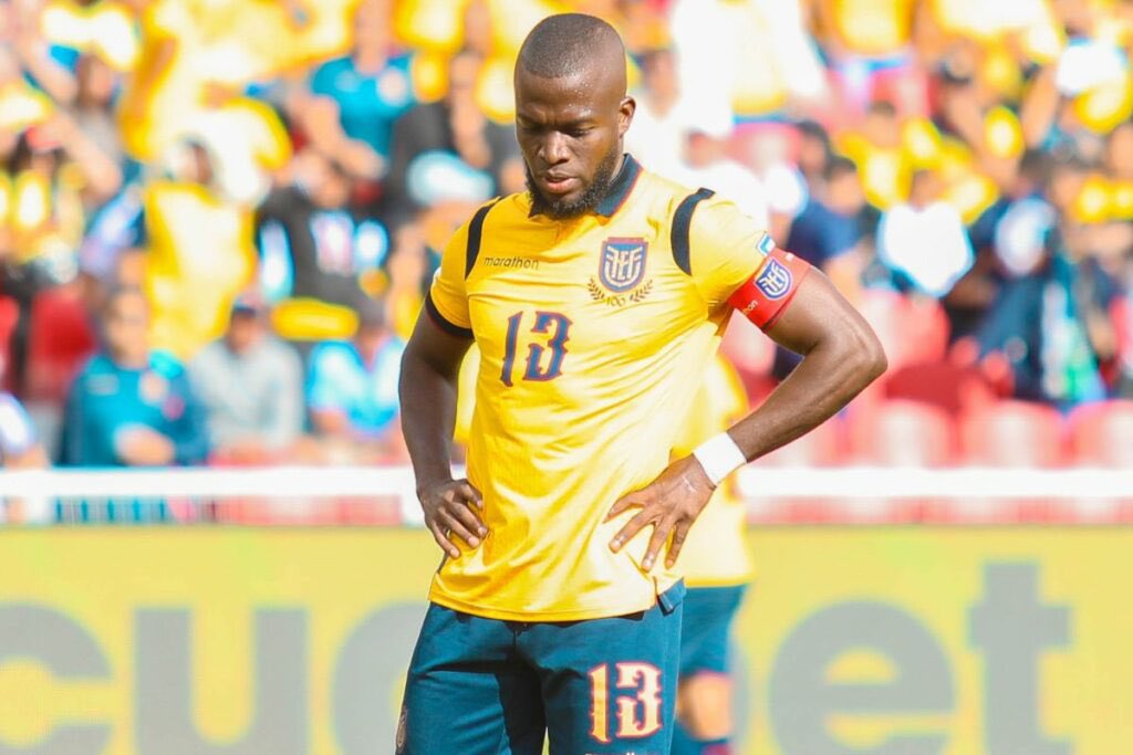 Ecuador Comunicación ❇️ Al día en Deportes (@ecuradiodeporte) on Twitter photo 🚨ℹ️ Todo indicaría que Enner Valencia estaría disponible para el partido contra Perú.
La disponibilidad del delantero sería para 45 minutos. El tiempo podría aumentar según la intensidad del partido. 🚨ℹ️ Todo indicaría que Enner Valencia estaría disponible para el partido contra Perú.
La disponibilidad del delantero sería para 45 minutos. El tiempo podría aumentar según la intensidad del partido.
