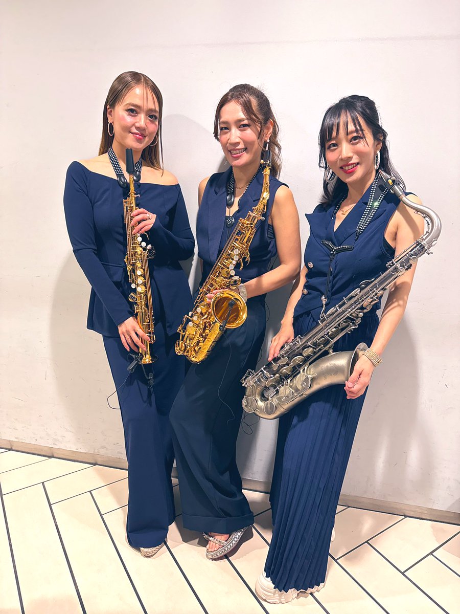YONEZAWA_MIKU's tweet image. CiON JAZZ SESCiON vol.3
 at COTTON CLUB  

SAX World企画でゲスト出演させて頂きました🌸

CiONの皆様本当カッコよくて可愛くて綺麗で、とっても素晴らしいステージでした😭
そしてバンドの皆様も最高でした…！
とりあえず📷✨✨
#CiON 
#シーオン
#ブラドル
#SAXWorld