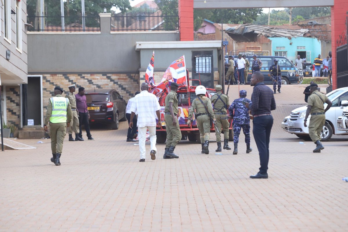 Pliam_'s tweet photo. Uganda Police storms NUP headquarters just now, @PoliceUg  what is the name of your problem? https://t.co/yxA1jFAahe