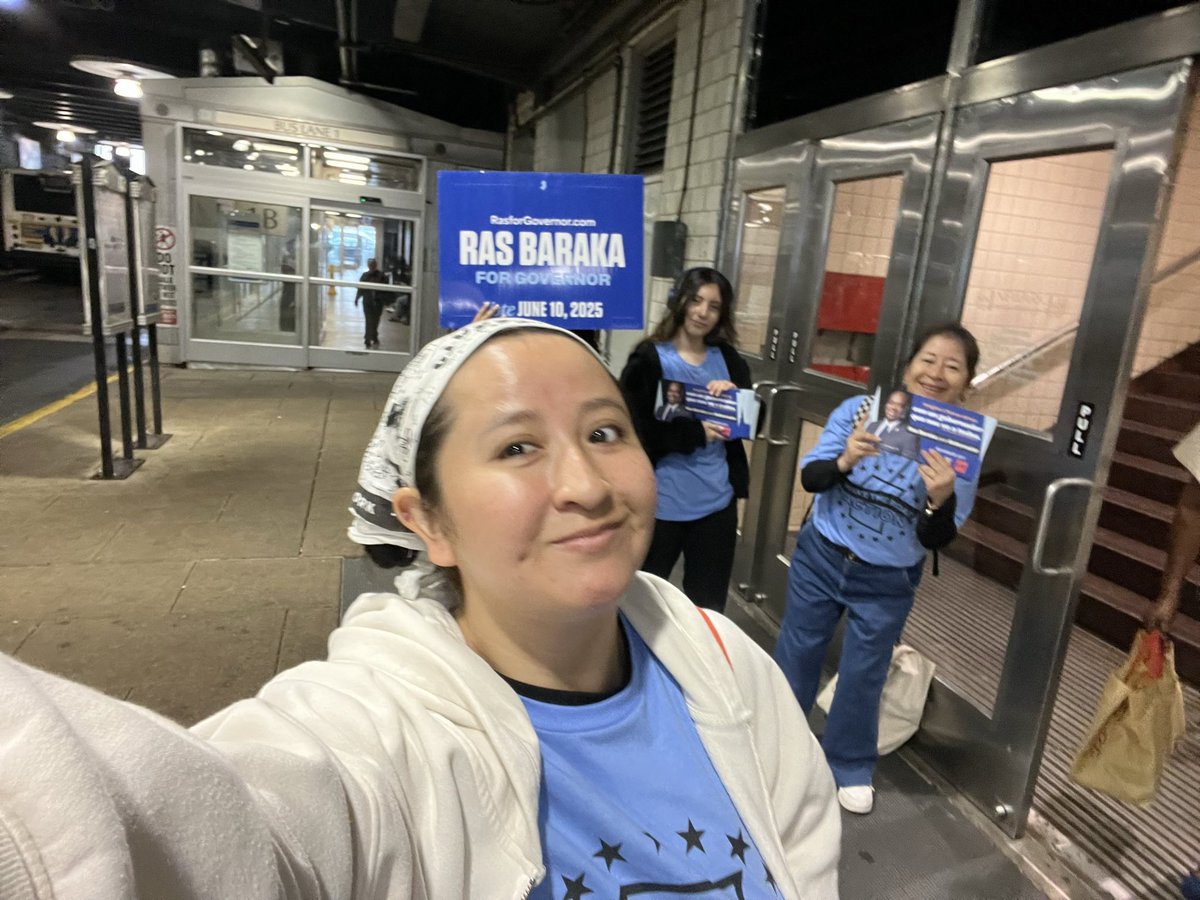 Make the Road Action NJ (@makeroadactnj) on Twitter photo 🚨 IT’S ELECTION DAY 🚨
New Jersey, this is it! Today, we’re in Newark Penn Station reminding folks to vote for <a href="/rasjbaraka/">Ras J. Baraka</a>!
🗳️Polls are open right now until 8pm! Make a plan to vote at vote.nj.gov
Let’s make history today! Let’s vote #RasforGovernor 🚨 IT’S ELECTION DAY 🚨
New Jersey, this is it! Today, we’re in Newark Penn Station reminding folks to vote for <a href="/rasjbaraka/">Ras J. Baraka</a>!
🗳️Polls are open right now until 8pm! Make a plan to vote at vote.nj.gov
Let’s make history today! Let’s vote #RasforGovernor