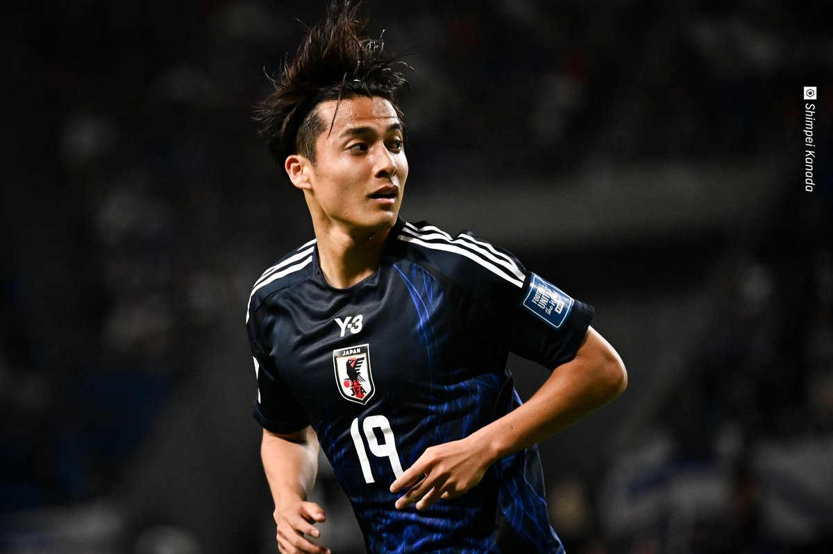 SoccerKingJP's tweet image. 後半途中から出場でA代表初キャップ
#佐野航大 #佐藤龍之介 
📸@kanadashimpei

#AsianQualifiers #最高の景色を #SAMURAIBLUE  #jfa #daihyo #サッカー日本代表