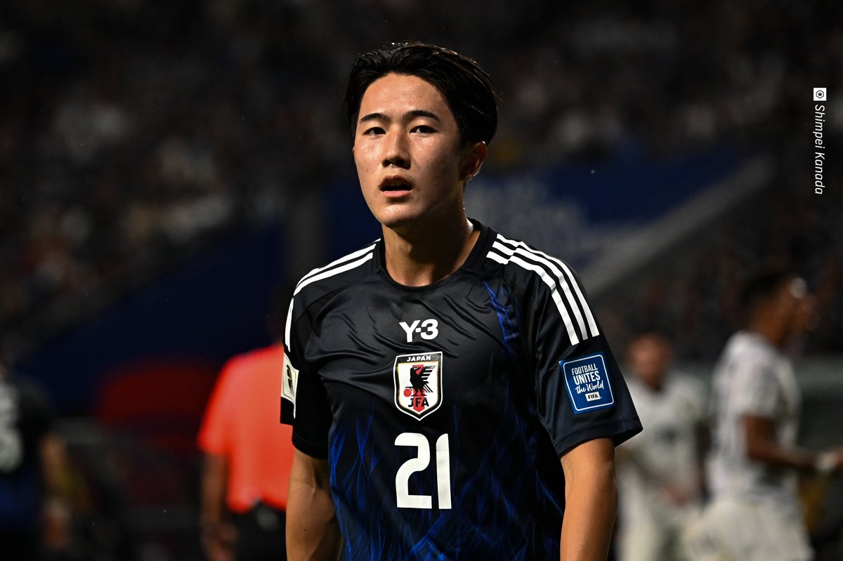 SoccerKingJP's tweet image. 後半途中から出場でA代表初キャップ
#佐野航大 #佐藤龍之介 
📸@kanadashimpei

#AsianQualifiers #最高の景色を #SAMURAIBLUE  #jfa #daihyo #サッカー日本代表