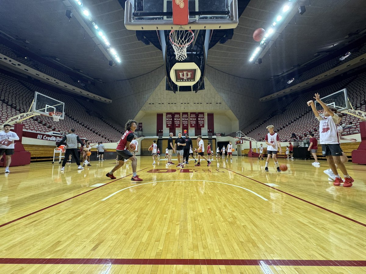 Hoosiers Connect (@hoosiersconnect) on Twitter photo Out here this morning in Simon Skjodt Assembly Hall for <a href="/HoosiersCamps/">Hoosiers Connect Camps</a>! Whole <a href="/IndianaMBB/">Indiana Basketball</a> team and coaching staff out here helping out too! Out here this morning in Simon Skjodt Assembly Hall for <a href="/HoosiersCamps/">Hoosiers Connect Camps</a>! Whole <a href="/IndianaMBB/">Indiana Basketball</a> team and coaching staff out here helping out too!