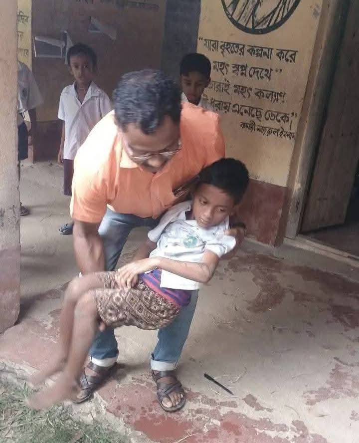 Sarbananda Kar (@karsarbananda) on Twitter photo Please give relief to the little ones from this excessive hit waves by changing the school hour for primary schools in West Bengal in morning time instead of day time at least for a week. <a href="/MamataOfficial/">Mamata Banerjee</a> <a href="/basu_bratya/">Bratya Basu</a> <a href="/abhishekaitc/">Abhishek Banerjee</a> <a href="/KunalGhoshAgain/">Kunal Ghosh</a> Please give relief to the little ones from this excessive hit waves by changing the school hour for primary schools in West Bengal in morning time instead of day time at least for a week. <a href="/MamataOfficial/">Mamata Banerjee</a> <a href="/basu_bratya/">Bratya Basu</a> <a href="/abhishekaitc/">Abhishek Banerjee</a> <a href="/KunalGhoshAgain/">Kunal Ghosh</a>