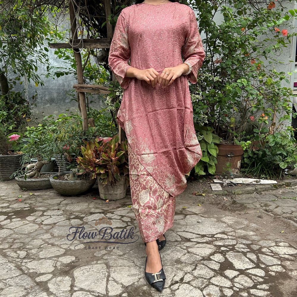 flowbatik's tweet photo. halo guys, keluarga ku lagi merintis usaha kecil-kecilan jual baju batik dari bahan viscose. kalau kalian berkenan, boleh banget bantu support dengan like, komen, dan follow di akun tiktok kami ya! makasih banyak sebelumnya!

tiktok: https://t.co/o45dQGOczR https://t.co/dJ56ysLdQE