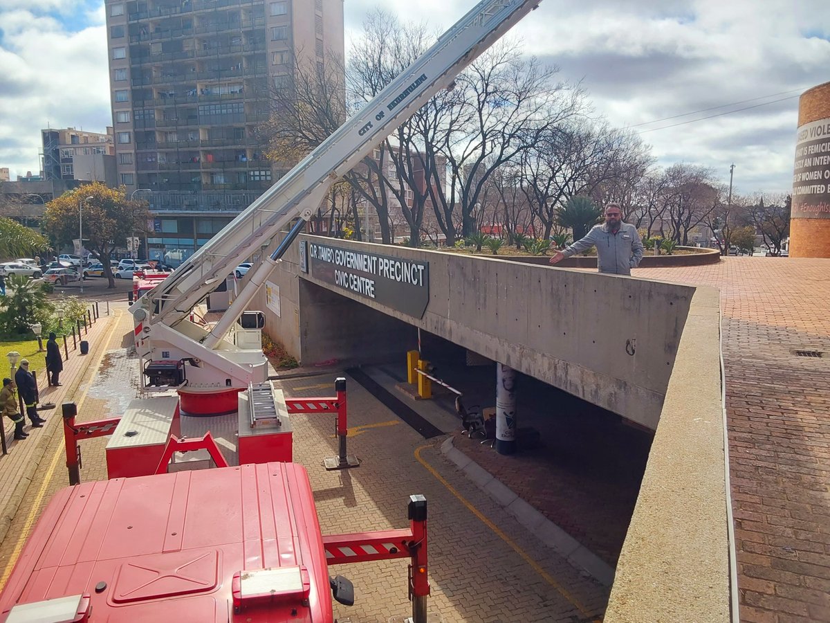 "Dit is onaanvaarbaar dat die Ekurhuleni-metro se nooddienste ontplooi word om watertenks by die Germiston-raadsaal te vul terwyl inwoners elders in die metro dae sonder water moet klaarkom." - Rdl. Riaan van Zyl
📌Artikel: bit.ly/Brandweerwaens…