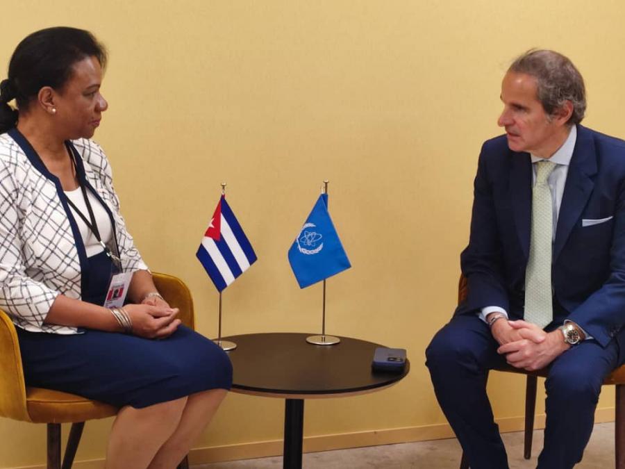 La viceprimera ministra <a href="/InesMChapman/">Inés María Chapman Waugh</a>, Jefa de la delegación de #Cuba 🇨🇺 a la III Conferencia de la ONU sobre los Océanos, sostuvo un encuentro con Rafael Grossi, Director General de la Organización Internacional de Energía Atómica.

🔗cubaminrex.cu/es/sostiene-vi…