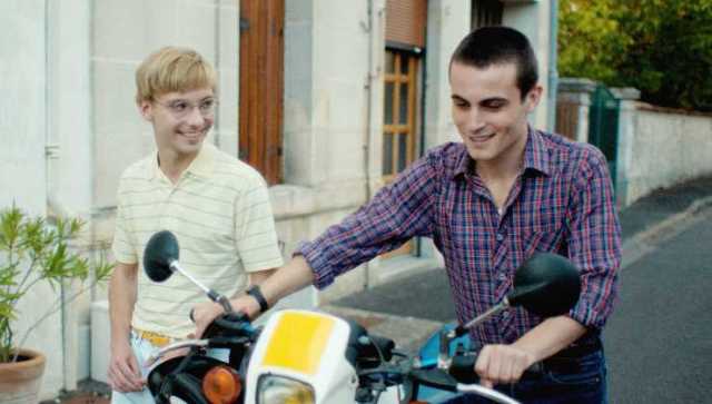 modytalkmovies's tweet image. 95. #LieWithMe (2022) A slow burn that tells a very moving and emotional story. It is extremely well shot with some gorgeous cinematography and fantastic performances by the entire cast. It made me extremely emotional and made me cry by the end. Very beautiful. ⭐️⭐️⭐️⭐️