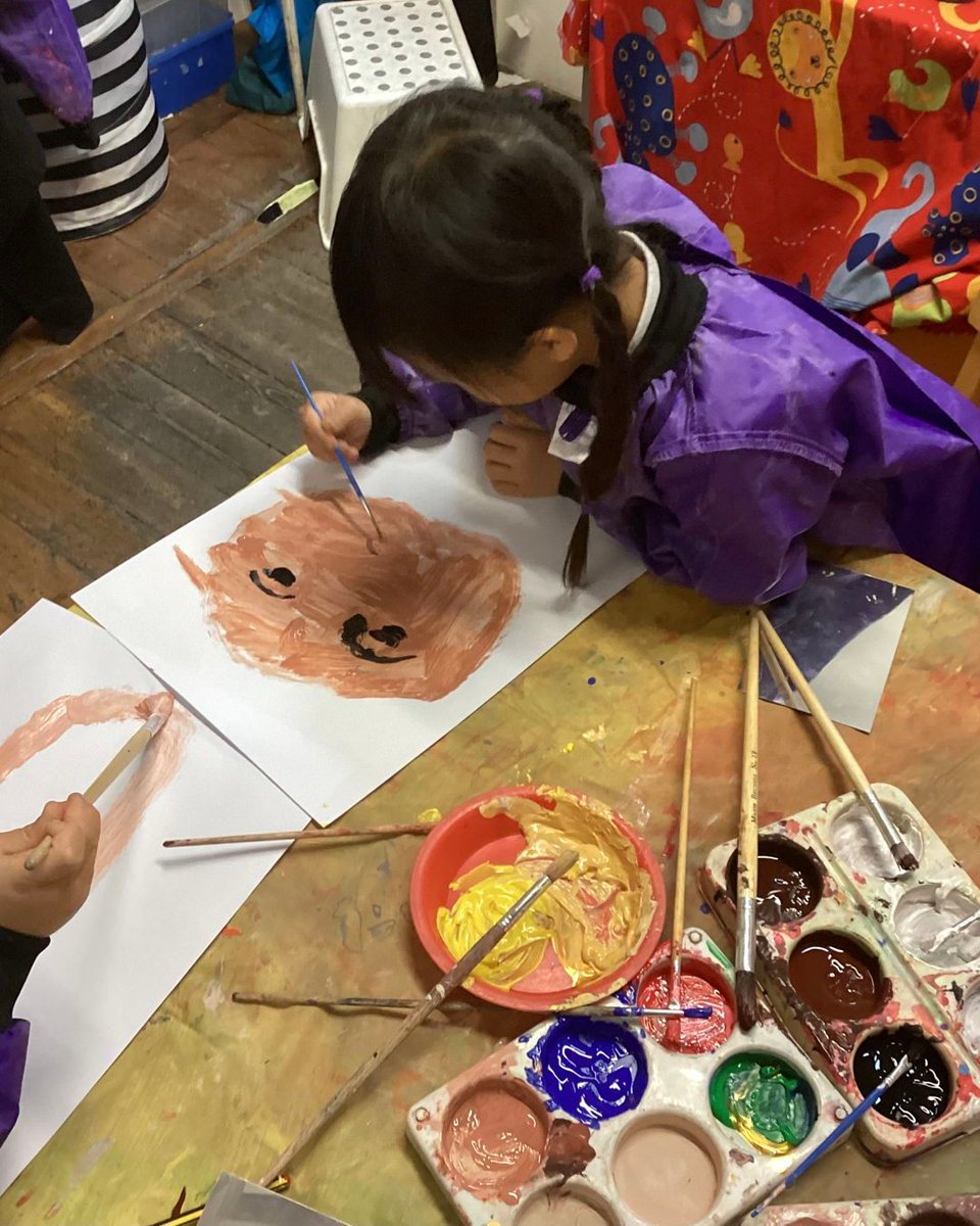 Reception have begun their new topic - Moving On Up. The children learnt about how we grow and change. We talked about the human lifecycle and the stages that we go through. We then painted a portrait of what we look like now!