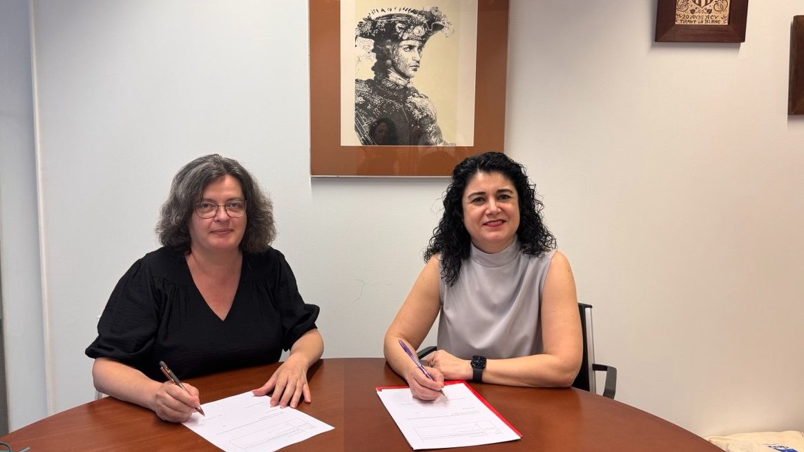 CCOO País Valencià (@ccoopv) on Twitter photo ✍🏽<a href="/AnaGarciaCCOOPV/">Ana Garcia</a> i <a href="/OBorrasAnna/">Anna Oliver Borràs</a> signen un conveni de col·laboració entre ACPV i CCOO PV.
⏩ Confluència en la promoció de la cultura i la llengua pròpia & vertebració territorial, suport en la defensa de la igualtat i la sostenibilitat.
🔗acortar.link/tzs55F ✍🏽<a href="/AnaGarciaCCOOPV/">Ana Garcia</a> i <a href="/OBorrasAnna/">Anna Oliver Borràs</a> signen un conveni de col·laboració entre ACPV i CCOO PV.
⏩ Confluència en la promoció de la cultura i la llengua pròpia & vertebració territorial, suport en la defensa de la igualtat i la sostenibilitat.
🔗acortar.link/tzs55F