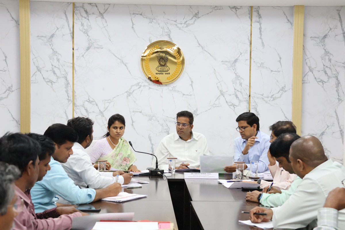 airnews_hyd's tweet image. సంగారెడ్డిలో నిమ్జ్ భూ సేకరణపై అధికారులతో పరిశ్రమల ప్రత్యేక కార్యదర్శి సంజయ్ కుమార్ సమావేశం.

#nimz