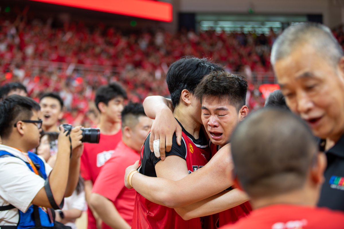 Blazing in June, SJTU Makes History! In front of a roaring home crowd on June 7th, Shanghai Jiao Tong University men's basketball team pulled off a thrilling 16-point comeback, SJTU stormed back with an 82–66 win on home court. With a total score of 158–157, SJTU storms into the