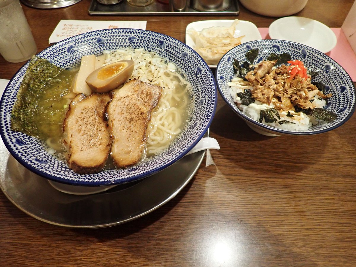 my_wtnbe's tweet photo. #飯テロ企画
#俺のラーメン道2025
通算、28杯目!
新潟・長岡 #ちゃーしゅうや武蔵 にて塩らーめん+Aセット(ちゃーしゅう飯+餃子3個)を食す!
2025.6.8 ライブ合間の一杯、 #INSTORELIVE in #リバーサイド千秋 の1部と2部の合間に♪
“ちゃーしゅうや”は芸がないから、他の店も見たけど結局冒険せず安定の“ちゃーしゅうや武蔵”✌
#外食部
#細マッチョ限定解除