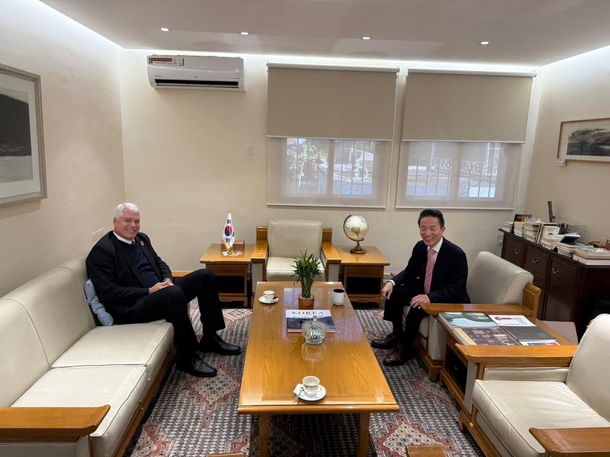 Conversé con el embajador de Corea, señor Chan-Sik Yoon 

¿El tema? sueños compartidos: un Paraguay conectado al mundo, el Corredor Bioceánico, más oportunidades para los paraguayos y que seamos reconocidos como centro de inversiones… Diplomacia Total.

¡Juntos! Vamos a