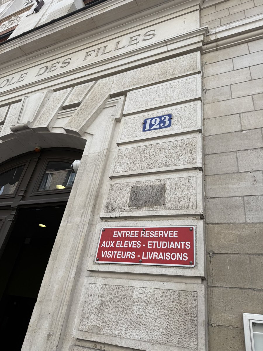 What designer chose those colors?