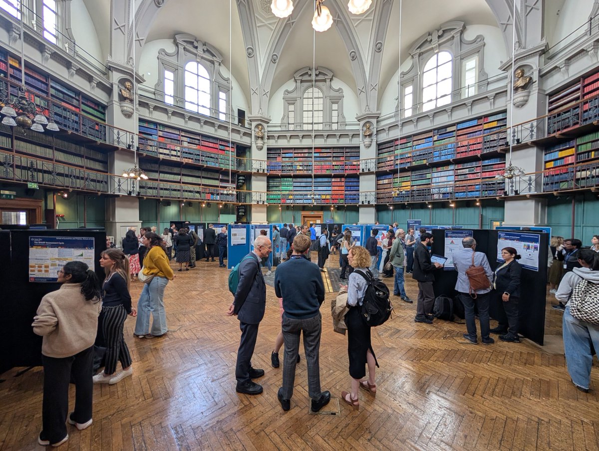 Ed_Macaulay's tweet image. Such a great atmosphere at the #FestivalOfEducation poster session - wonderful to hear about all the amazing scholarship work at Queen Mary!