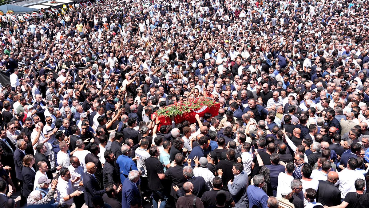 Manisa Büyükşehir Belediye Başkanı Sayın Ferdi Zeyrek’in cenaze namazına katılarak kabri başında dualarla ebediyete uğurladık.

Başta Manisalı hemşehrilerimiz olmak üzere kıymetli ailesine, tüm sevenlerine, CHP Camiasına taziyelerimizi iletiyor; sabırlar diliyoruz.

Merhum Ferdi