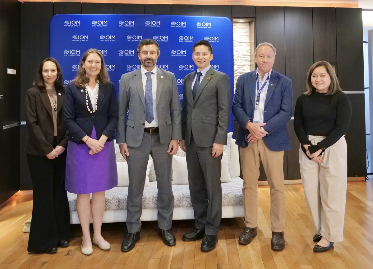 iori_IOM's tweet image. We welcomed @IFRCAsiaPacific Regional Director Alexander Matheou, with Kathryn Clarkson and Cindy Le Ky Huong, to @IOMAsiaPacific🙏🏻 

We reaffirmed joint commitment to strengthening collaboration across #disaster response, #climate #displacement, #health, #migrant protection 🙏🏻