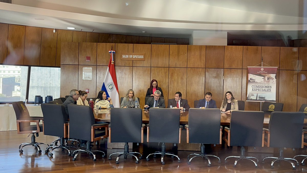 DICTAMEN ÚNICO A FAVOR 

De forma UNANIME, la comisión que investiga la gestión de Oscar Rodriguez dictaminó A FAVOR de intervenir la Municipalidad de Asunción

No se descarta que hoy mismo se pida una extra para aprobar los pedidos de intervención, tanto para ASU como para CDE.