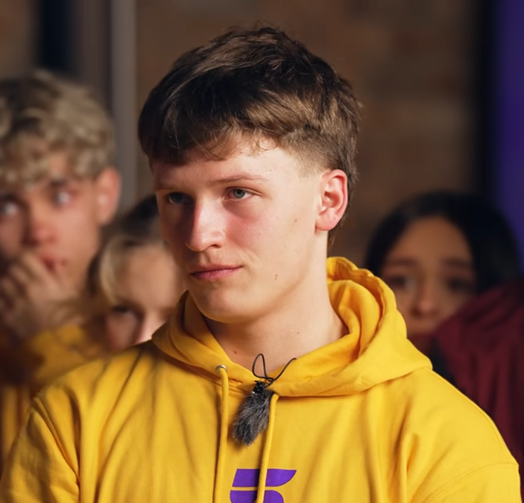 xaleksndraa's tweet photo. jak mozna wywalić kogoś z programu tylko za to, ze rzyga i ma biegunke XD żebyś sie wujas razem z frizem posrali po same uszy. A ewa to też, tępa idiotka XD #t5m3 #ekipa #friz https://t.co/4zp1GMEPtr