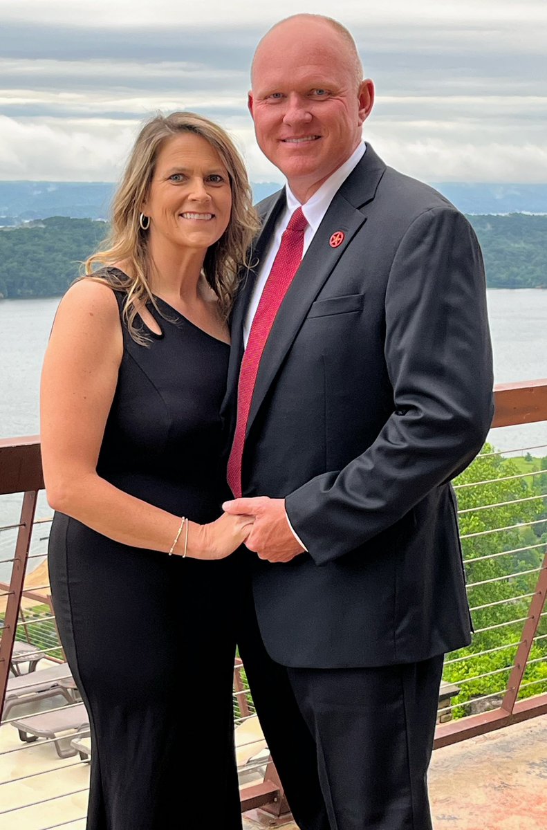 BrianWalls10's tweet photo. Happy 25th Anniversary babe!❤️ I love you more today than Ever . God has Blessed us more than we deserve and thankful for this life we have ! Here’s to 25 more ! ~ Brian https://t.co/VfvIZMEdhS