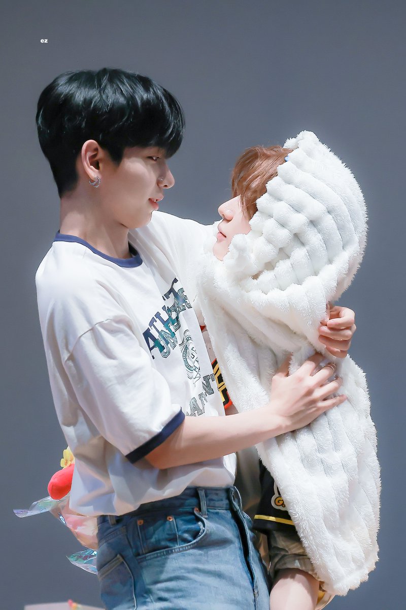 lxxhxn_'s tweet photo. 250609 물멍즈🐠🐶🫧
#보이넥스트도어 #BOYNEXTDOOR #이한 #LEEHAN #명재현 https://t.co/nUaYnqBqru