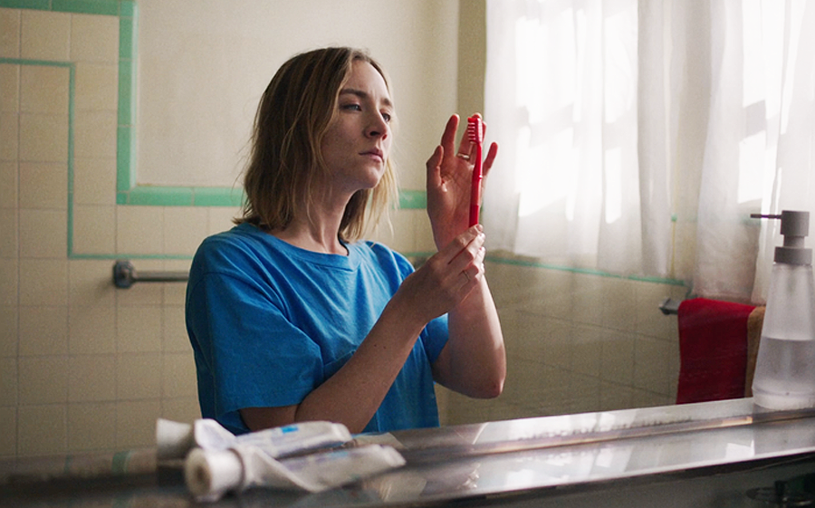 Saoirse Ronan protagoniza "Psycho Killer", el inquietante videoclip oficial del clásico de Talking Heads lanzado en 1977 y dirigido por Mike Mills ("Beginners") en conmemoración del 50º aniversario de la banda. Podéis verlo a continuación filmaffinity.com/es/evideos.php…