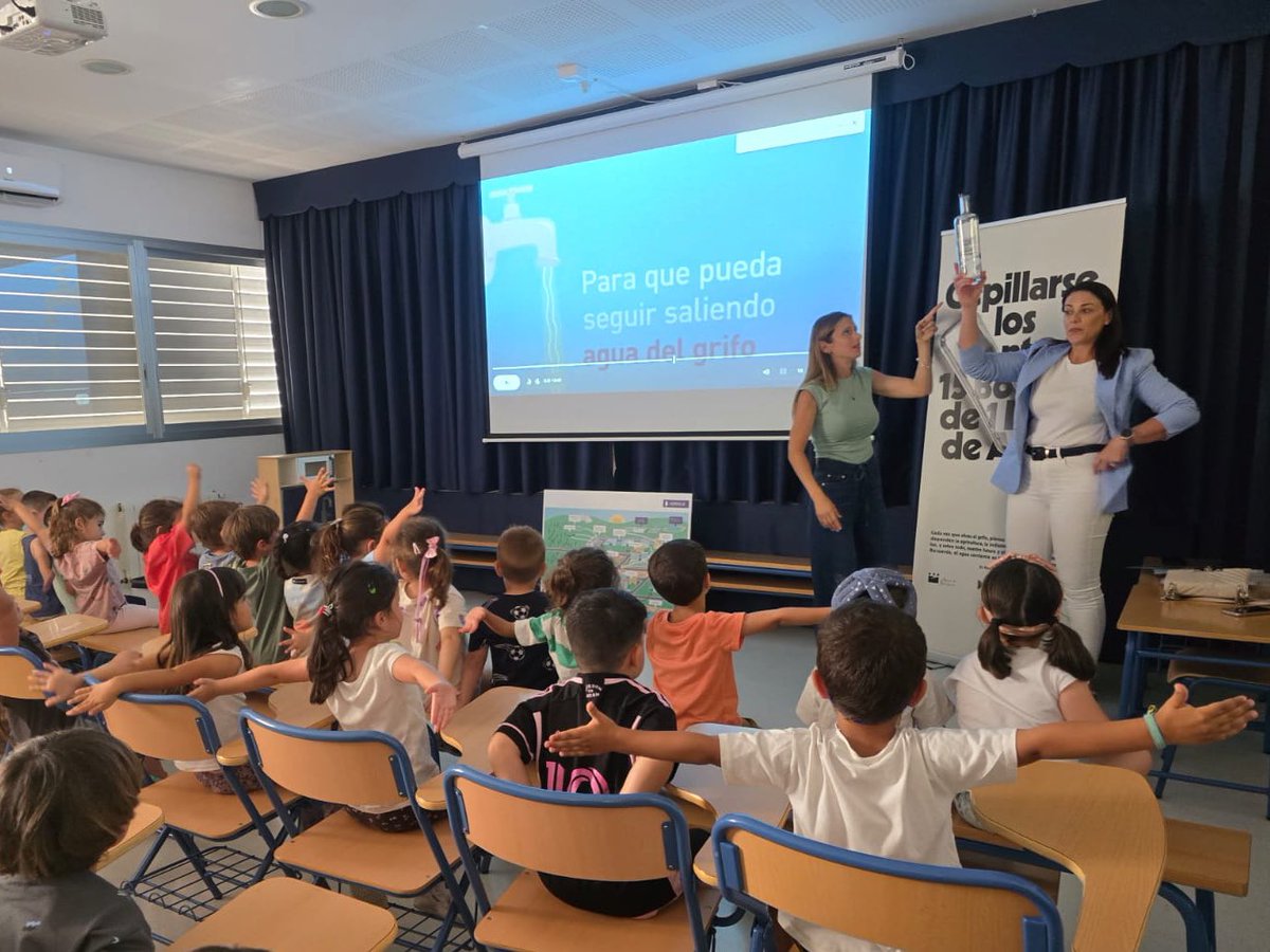 Hidralia (@infohidralia) on Twitter photo 💙 En #Estepona, explicamos el ciclo del agua y la importancia de preservarla al alumnado del <a href="/CEIPValeriano/">CEIP Valeriano López</a> y el IES Puerta del Mar
🌍 Desde Primaria hasta la ESO, la concienciación es el mejor arma para transformar el #PlanetaAgua 💙 En #Estepona, explicamos el ciclo del agua y la importancia de preservarla al alumnado del <a href="/CEIPValeriano/">CEIP Valeriano López</a> y el IES Puerta del Mar
🌍 Desde Primaria hasta la ESO, la concienciación es el mejor arma para transformar el #PlanetaAgua