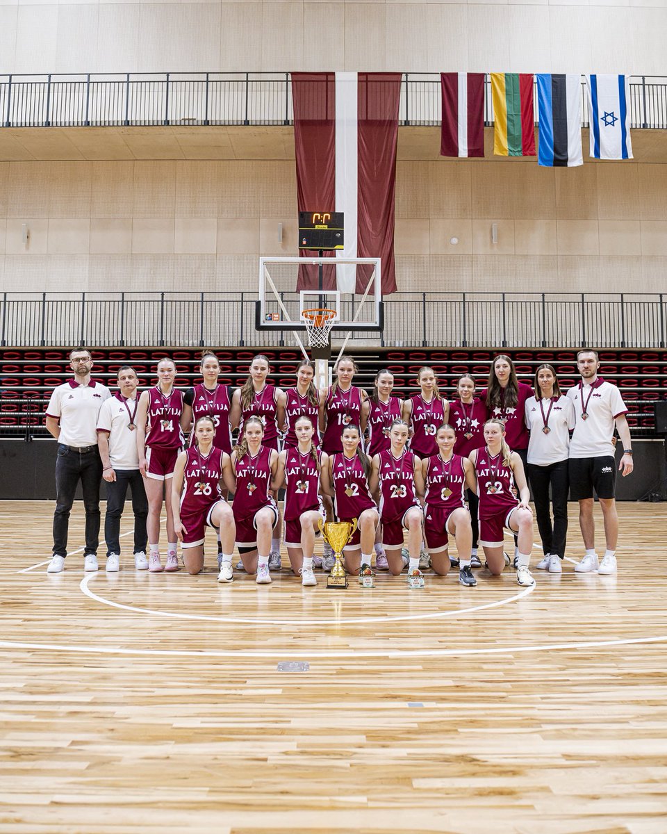 🇱🇻 Latvijas meiteņu U18 izlase izcīna Baltijas kausu! 🏆

Noslēdzošajā spēlē pārspēta Lietuvas 🇱🇹 izlase, ar rezultātu - 63:59.

2️⃣. vieta Igaunija 🇪🇪
3️⃣. vieta Lietuva 🇱🇹

#MūsuzemeLatvija #TrīsZvaigznes