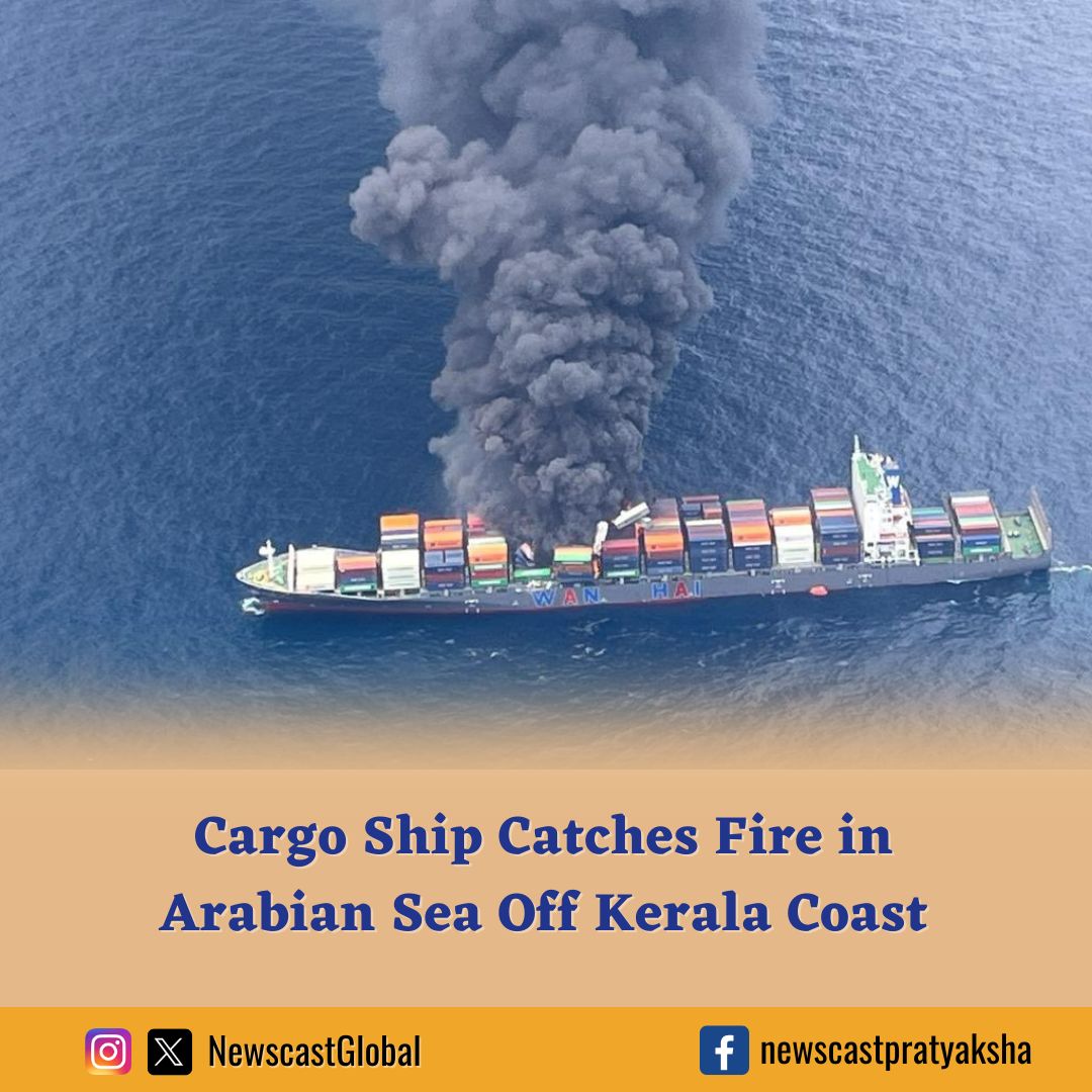 #CargoShipFire: A massive Singapore-flagged cargo vessel caught fire ~40 nautical miles off #Kerala’s Kozhikode coast. Explosions reported. 4 crew members missing. The Indian Coast Guard &amp; @IndianNavy have launched a rescue operation. #ArabianSea