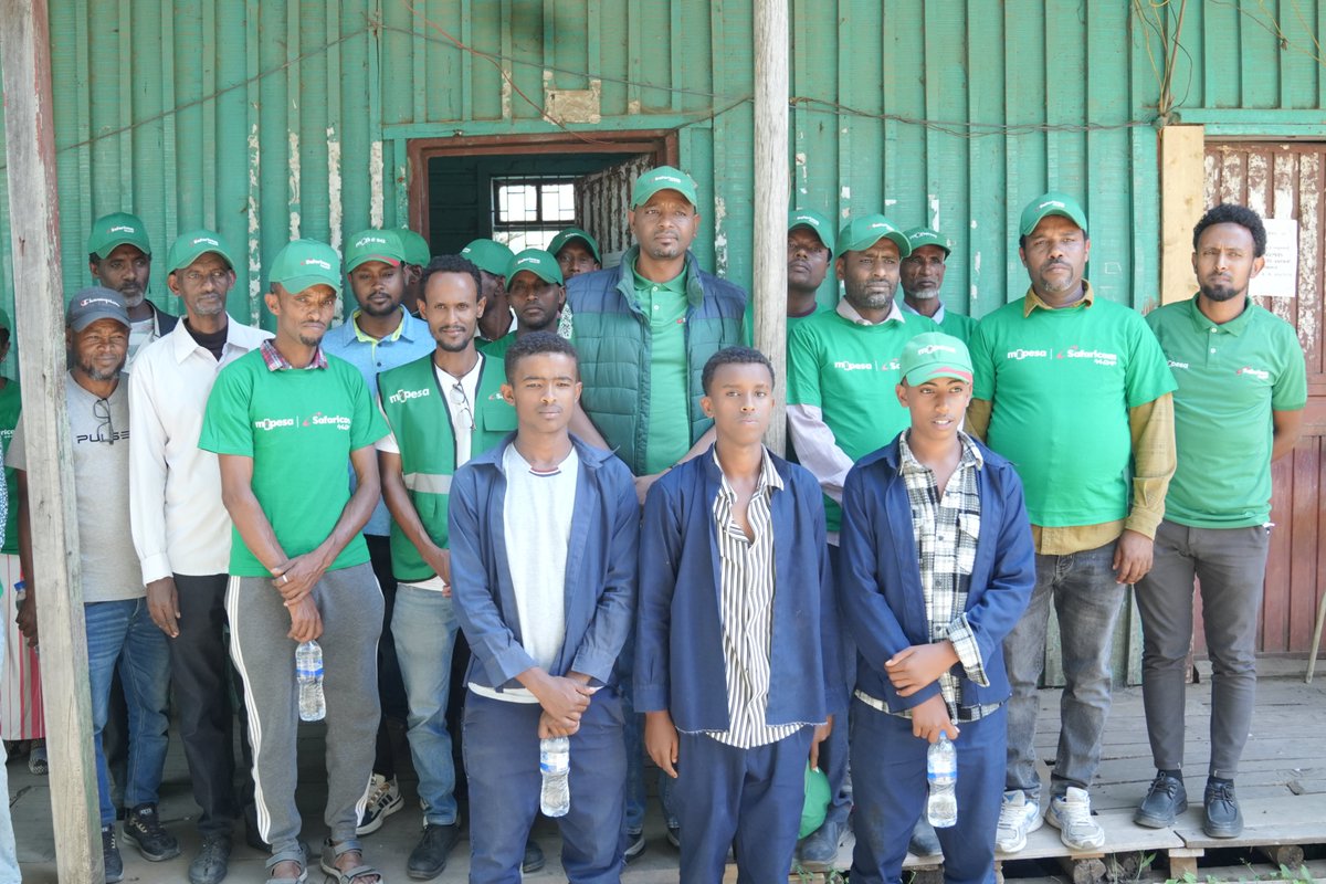 We donated 10 PCs, 2 Wi-Fi routers &amp; 6 months of free internet worth 550K birr to Haik High School.
“We’re proud to support digital education &amp; generational growth,” said our External Affairs Head for NE, NW and Afar, Tilahun Birhanu during the handover.