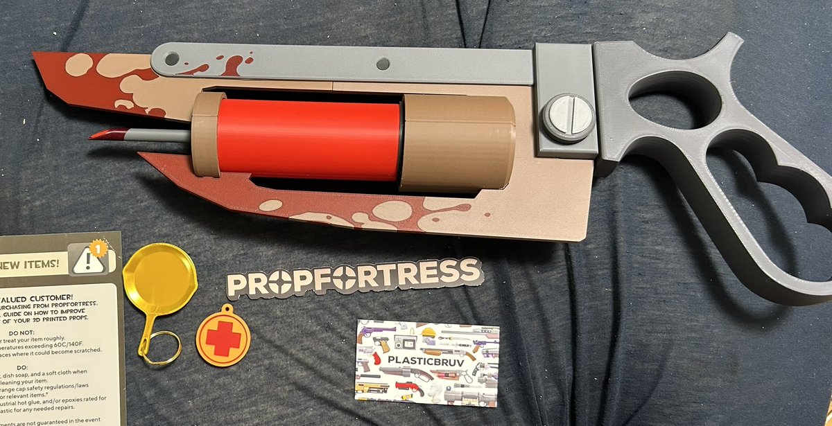 bendy_kemofan's tweet photo. TF2のundersawが遂に我が家にきました！かっこいい！ “I’m going saw through your bones!” Thanks propfortress 
#propfortress https://t.co/NIhxM5RCVT