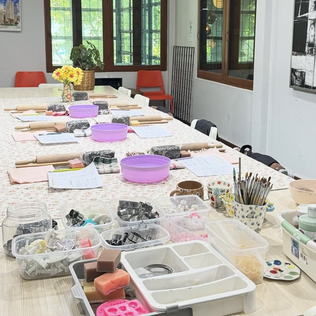 supanida_pik's tweet image. ขอฝาก Ceramic workshop ด้วยนะค้า🍵🫧

•~ clay handbuilding ปั้น+ เพ้นท์
2990/ ท่าน (13.00-17.00น.)

•~ matcha bowl painting
2250 / ท่าน (15.00-17.00น.)

📆 เสาร์ ที่ 21 มิถุนายน
สถานที่ : ouad design &amp;amp; gallery ทองหล่อ
Line official, instagram: 12C Studio

#Ceramicworkshop