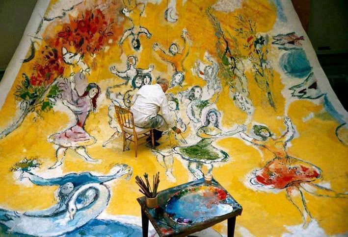 Marc Chagall peint le plafond de l'opéra Garnier de Paris, 1964

Photos : Izis Bidermanas (1911-1980) -