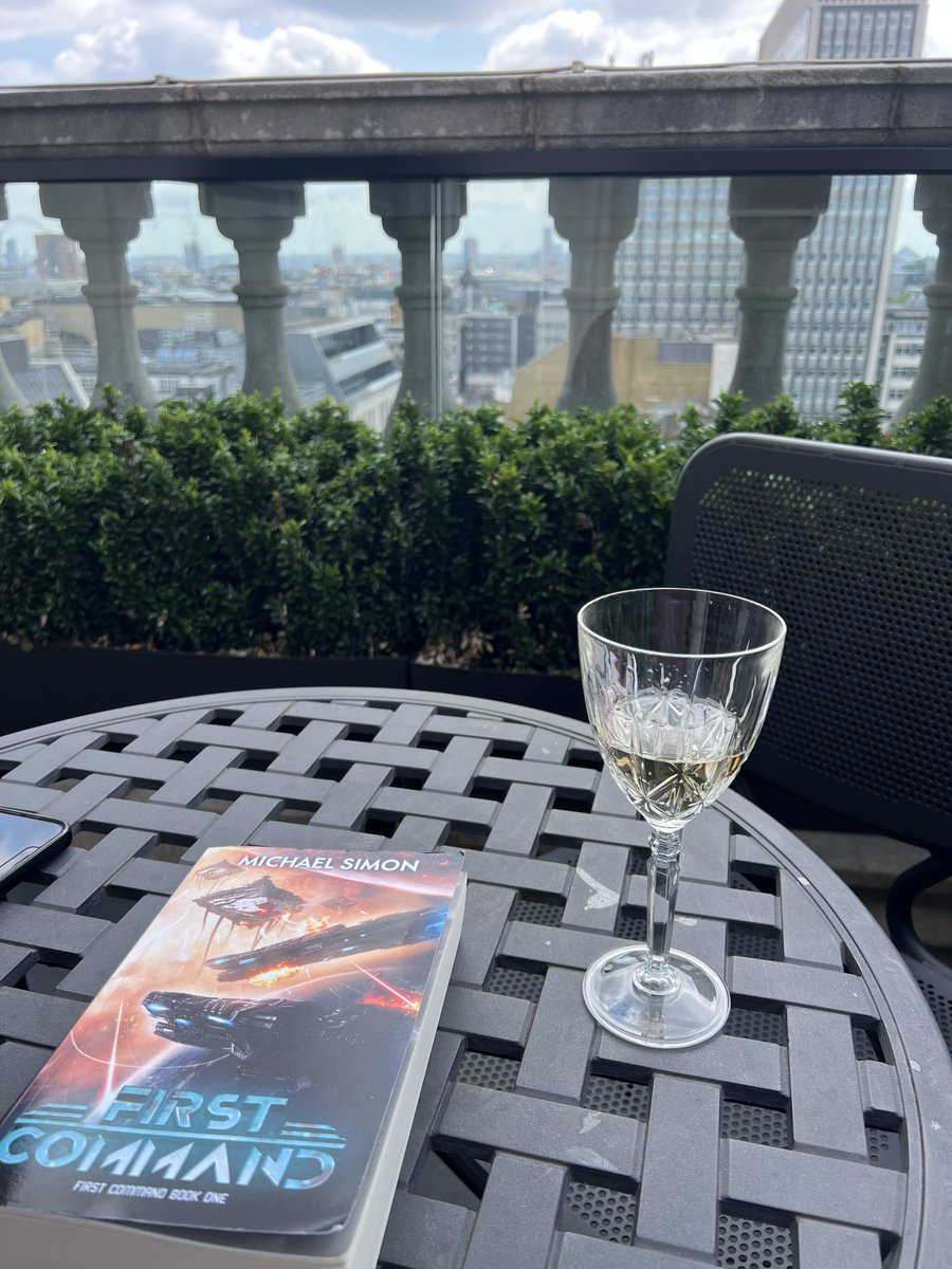 Spotted in London, England 🏴󠁧󠁢󠁥󠁮󠁧󠁿 #FirstCommand made it across the pond. Thanks Jeff for sharing!

#SciFi #CanadianAuthor <a href="/StormLiterary/">StormLiteraryAgency</a> <a href="/AethonBooks/">Aethon Books</a>