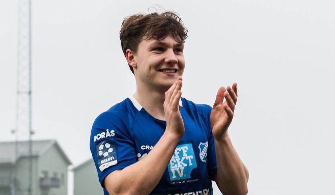 Uppgifter: Hammarby visar intresse för Ettan-back

Läs mer 👉 fotbolltransfers.com/nyheter/uppgif… 
#allsvenskan #bajen #ettanfotboll