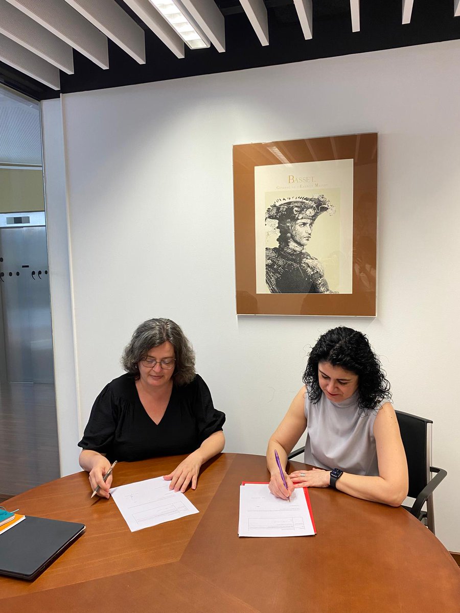 Anna Oliver Borràs (@oborrasanna) on Twitter photo No tot el món que ha fet possible aquesta signatura de <a href="/ccoopv/">CCOO País Valencià</a> i <a href="/AccioCulturalPV/">Acció Cultural del País Valencià</a> ix a la foto, però l'important són les entitats que representem i entreteixir. No tot el món que ha fet possible aquesta signatura de <a href="/ccoopv/">CCOO País Valencià</a> i <a href="/AccioCulturalPV/">Acció Cultural del País Valencià</a> ix a la foto, però l'important són les entitats que representem i entreteixir.