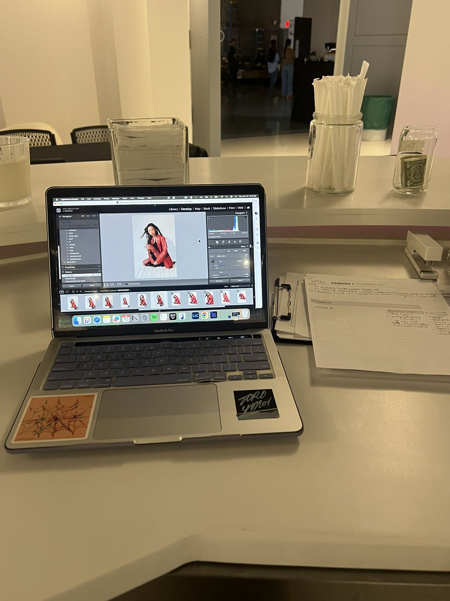 punchingthevoid's tweet image. they ain’t ever seen a barista have her laptop out #dgaf