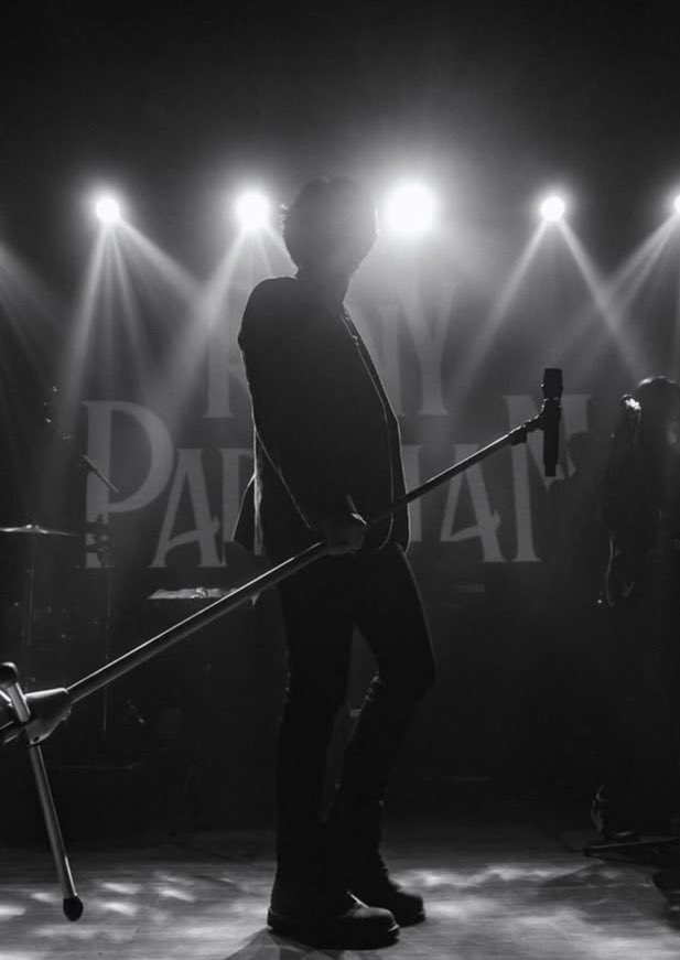 kok bisa ya siluetnya aja seindah ini. definisi manusia indah, favoritku!!🥹🤍