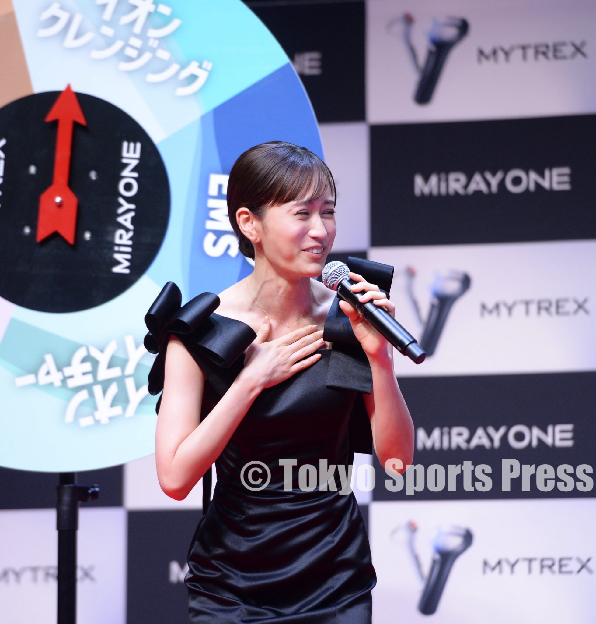 前田敦子3Dポスター 前田敦子3Dポスター